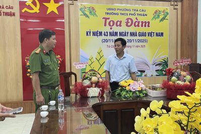 Nhân kỷ niệm 43 năm Ngày Nhà giáo Việt Nam (20/11/1982 – 20/11/2025), chiều ngày 18/11, các đồng chí lãnh đạo Đảng ủy, UBND, UBMTTQ Việt Nam phường Trà Câu đã đến thăm, chúc mừng quý thầy cô giáo Trường THCS Phổ Thuận.